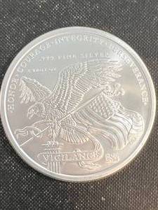 lot 18 image: 5 TROY OZ .999 FINE SILVER DONALD TRUMP ROUND