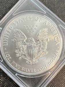 lot 24 image: 2016 AMERICAN SILVER EAGLE 1 TROY OZ .999 FINE SILVER IN CASE