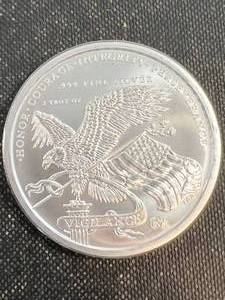 lot 32 image: 2 TROY OZ .999 FINE SILVER DONALD TRUMP ROUND