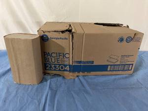 lot 15 image: 1 Case (16 packs, 250 each) NEW Georgia Pacific GP Pro 23304 9.2 x 9.4 Pacific Blue Basic Multifold Recycled Paper Towel - Dented Box