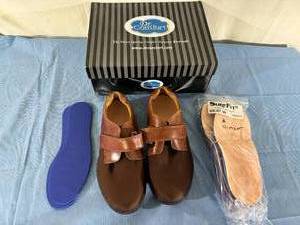 lot 91 image: MSRP $180 Dr. Comfort 6920 Acorn Size US 10.5 Brian Mens Diabetic Casual Shoes - Lightly Used With New Inserts
