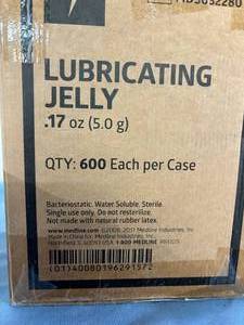 lot 92 image: MSRP $120  1 Case (600 each) NEW Medline MDS032280 0.17 oz. Lubricating Jelly Foil Packets