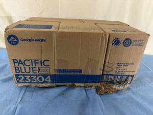 lot 117 image: 1 Case (16 packs, 250 each) NEW Georgia Pacific GP Pro 23304 9.2 x 9.4 Pacific Blue Basic Multifold Recycled Paper Towel (dented box)