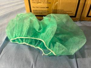 lot 120 image: 4 Cases (500 each) NEW Medline CRI1005 24 Bouffant Caps - Size Large Green