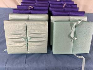 lot 125 image: Lot Of 19 Keepsake Boxes