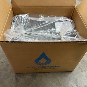 lot 42 image: MSRP $400 1 Case (30case) NEW Halyard 47871 32 x 44 Hydrograbber OR Highly Absorbent Floor Mats - Absorbs Fluids (blood, oil etc) 12x their dry weight,&nbspTacky fluid barrier backing sticks to floor, leaves no residue - Great For The Garage