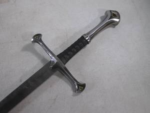 lot 4 image: (A-3) Lord of the Rings Sword with Hanging Plaque - Sword is 37 12 Long