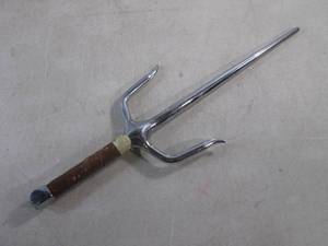 lot 9 image: (H-1) 18 Chrome Sai  ...
