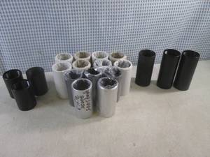 lot 16 image: (CS) 19 Assorted Rifle Scope Sunshades - (2 - 5) (1 - 4 12) (13 - 4) and (3 - 3) Lengths