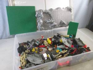lot 27 image: (EW4) Tote Full of Legos...