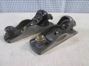 lot 41 image: (BSB) 2 Smaller Hand Wood Planes - 7 Stanley and 6 14 Master Mechanic