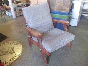 lot 54 image: (EW1) Wood Frame Chair with Coushions
