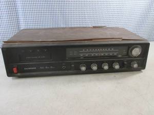 lot 72 image: (D-3) Lloyds 2M47W-07A Solid State Stereo AMFM 8-Track - Powers On but Dial Background Doesnt Light Up