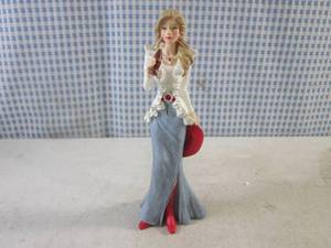 lot 88 image: (CS) Coca- Cola Genuine Sparkling Style Figure from the True Blue Refreshment from Coca-Cola Collection 7 Tall