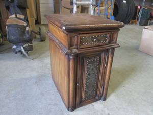 lot 135 image: (FS) AccentEnd Table with Drawer and Lower Door 14 x 17 34 x 21 12 High