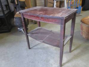 lot 136 image: (FS) Vintage Wood SideAccent Table Shelf 14 x 24 x 24 High - Needs Cleaning