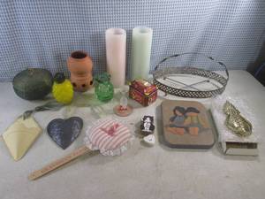 lot 159 image: (CS) Assorted Decor...