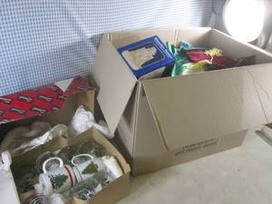 lot 160 image: (D-4) Big Box Full of Assorted Christmas Decor