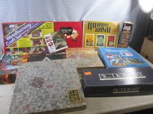 lot 163 image: (G-1) Assorted Games and Puzzles...
