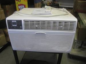 lot 178 image: (EC1) Pelonis Through The Wall Room Air Conditioner with Remote Model PAT14H2ZWT
