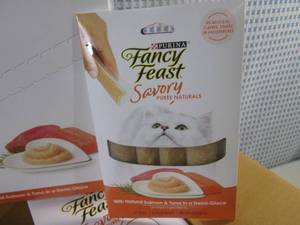lot 194 image: (F-0) Case of Cat Treats 30 - 4-Pack  2 Inner Boxes with 15 4-Packs Fancy Feast Puree Salmon & Tuna Past Date