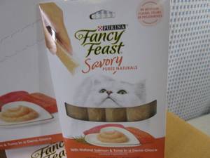 lot 196 image: (F-0) Case of Cat Treats 30 - 4-Pack  2 Inner Boxes with 15 4-Packs Fancy Feast Puree Salmon & Tuna Past Date