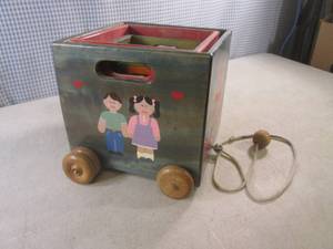 lot 197 image: (CSB) Vintage Wood Nesting Boxes Pull Toy 10 x 10 x 9 12 H - Missing Wheels On One Side
