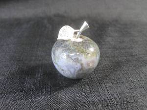 lot 231 image: (FS) 1 14 Tall Plus The Stem Moss Agate Apple
