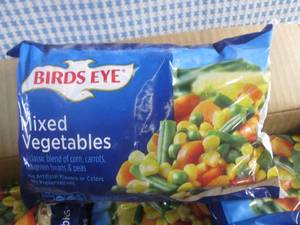 lot 253 image: (FRZ) Case of 12 Bags Frozen Birds Eye Mixed Vegetables 1 Pound Bags Past Date