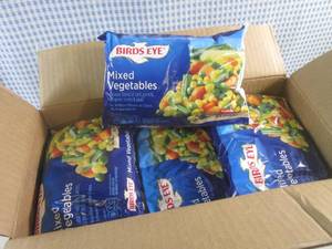 lot 254 image: (FRZ) Case of 12 Bags Frozen Birds Eye Mixed Vegetables 1 Pound Bags Past Date
