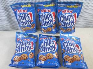 lot 282 image: (B-1) 6 Snak Saks Mini Chips Ahoy Cookies 8oz Best by Apr 2024