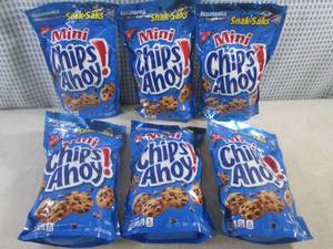 lot 283 image: (B-1) 6 Snak Saks Mini Chips Ahoy Cookies 8oz Best by Apr 2024