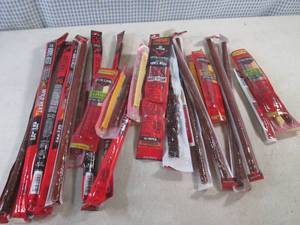 lot 311 image: (EC2) 24 Assorted Jack Links Snack Sticks Past Date