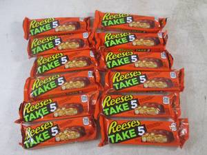 lot 320 image: (B-1) 12 Reeses Take 5 Candy Bars Past Date