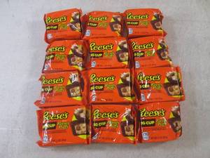 lot 325 image: (B-1) 12 Reeses Big Cups with Reeses Puffs Past Date