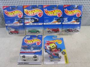 lot 327 image: (EC1) Assorted Hot Wheels in Packaging