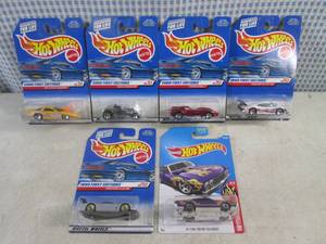 lot 328 image: (EC1) Assorted Hot Wheels in Packaging