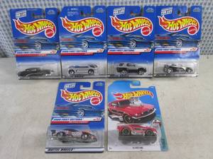 lot 329 image: (EC1) Assorted Hot Wheels in Packaging