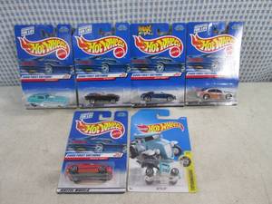 lot 330 image: (EC1) Assorted Hot Wheels in Packaging