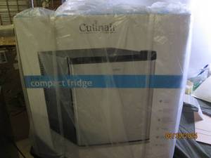 culinar 1.7cuft compact fridge doesnt look like its ever been opened