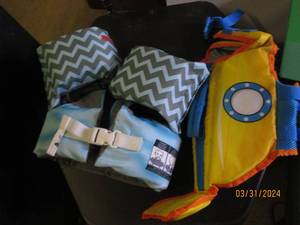 2 kids life jackets...