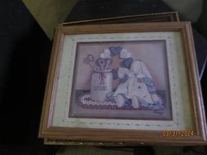 lot of 4 hanging art decor...