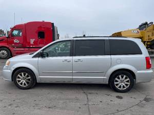 2011 Chrysler Town And Country Touring-L - 1 OWNER