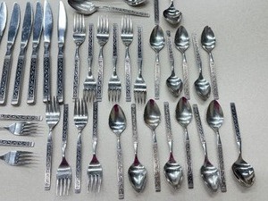 lot 65 image: Vintage 1881 Rogers Flatware