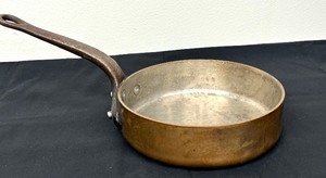 lot 40 image: Vintage Made in France Deep Copper Skillet