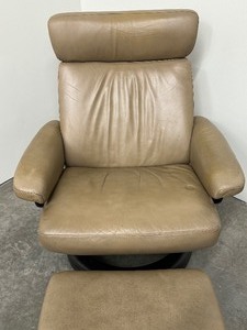 lot 10 image: Large Leather Stressless Chair with Ottoman