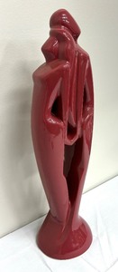 lot 31 image: Haeger Pottery Lovers Harmony Sculpture