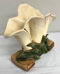 lot 36 image: McCoy Trip Calla Lily Vase