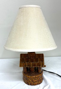 lot 51 image: Neat Vintage Wishing Well Lamp