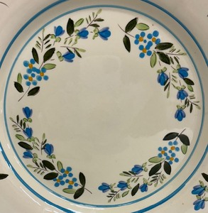 lot 52 image: Vintage Stangl Pottery Petite Flowers Patterned Platter